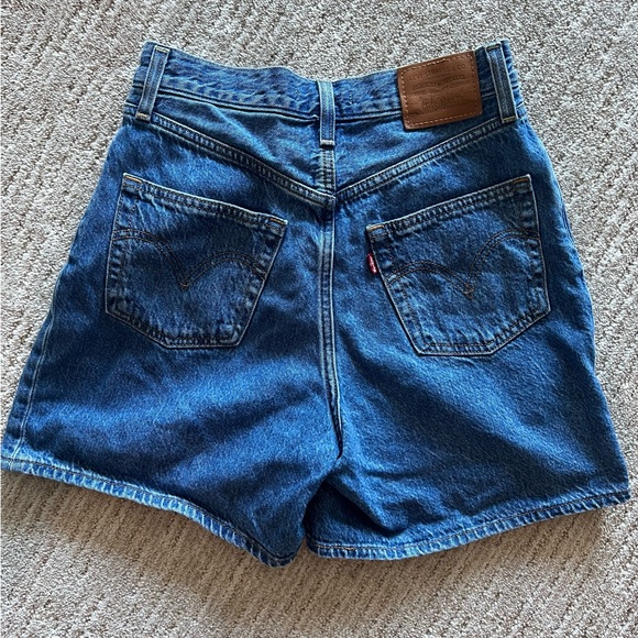 Levi’s Jean Short - Picture 1 of 2